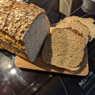 Dinkel-Vollkornbrot mit Haferflocken