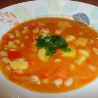 Wie serbische Bohnensuppe