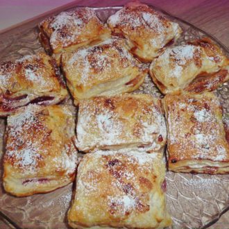 Blätterteig-Päckchen mit Marzipan-Füllung