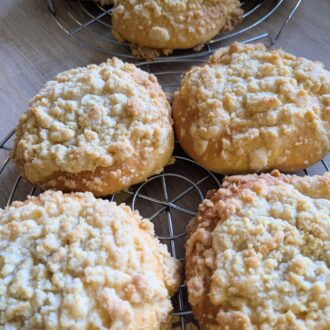 Streuselbrötchen: